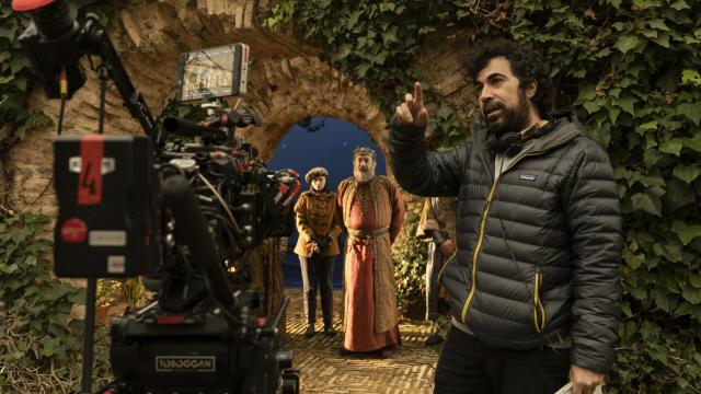 (De der a izq) El director Paco Caballero, el actor Karra Elejalde y la actriz Isa Montalbán
