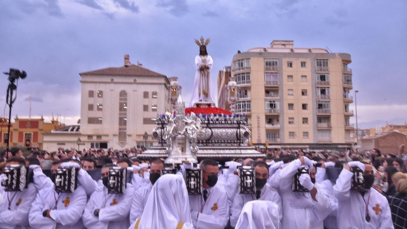 La salida del Cautivo y la Trinidad levanta pasiones en Málaga