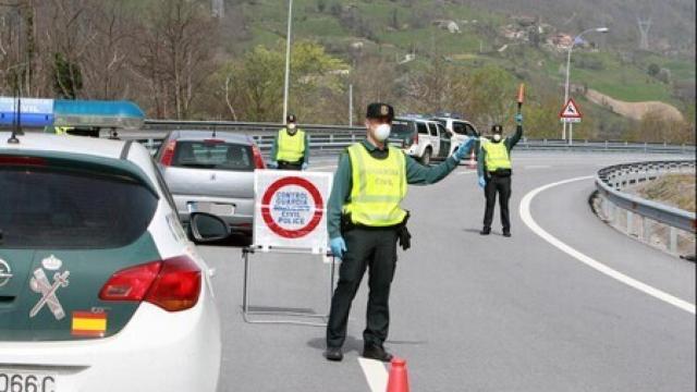 La Guardia Civil de Tráfico controlando las carreteras