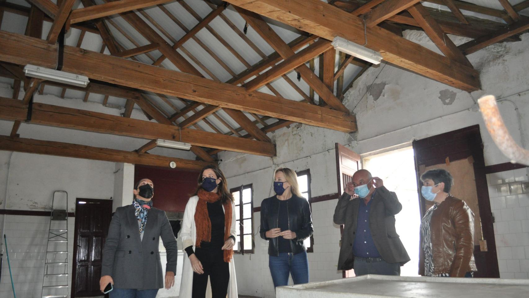 La delegada territorial de la Xunta de Vigo visita el Mercado de Moscoso.