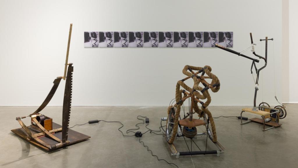 Vista de la exposición 'Carbon Slowly Turning'. Foto: Rob Harris