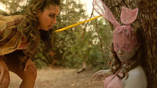 Alison Brie protagoniza el episodio 1x06 de 'Roar'.
