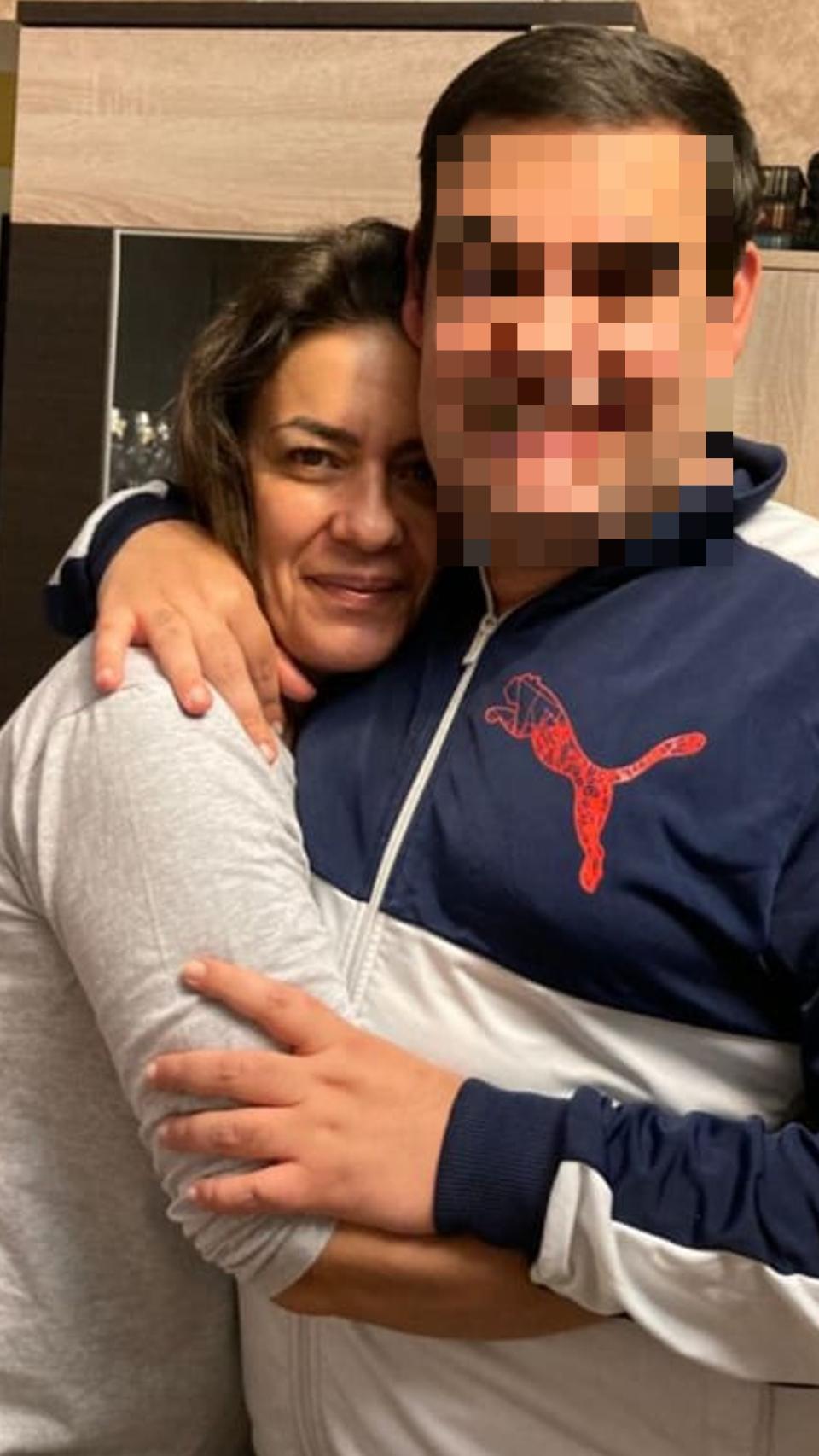 Gema Moreno junto a su hijo Daniel en una imagen facilitada a EL ESPAÑOL.