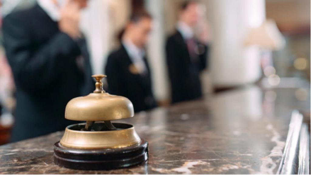 Los hoteles de Alicante buscan 2.000 trabajadores: Hay plantas cerradas por no poder limpiarlas.