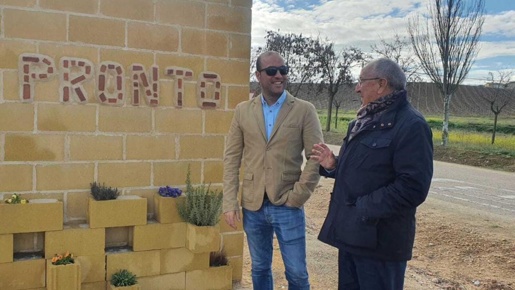 Emilio Álvarez en su visita a Bobadilla del Campo