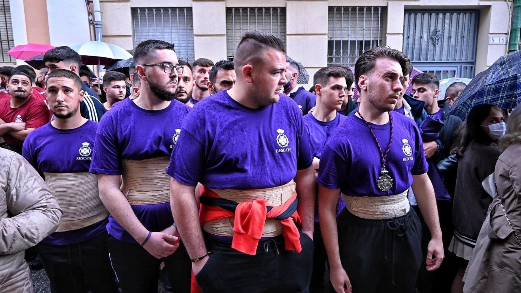 Llantos en la casa hermandad del Rescate, que no sale