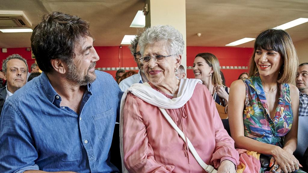 Cecilia junto a su pareja y la que fue su suegra, Pilar Bardem, en un evento fechado en mayo de 2019.