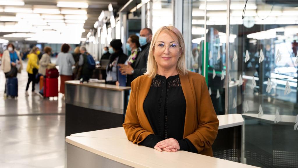 Nuria Perarnau, en un puesto de control de la estación de Atocha.