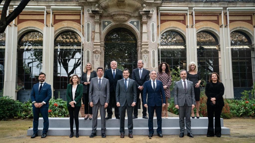 El presidente de la Junta, Juanma Moreno, con los consejeros tras el Consejo de Gobierno del pasado martes.