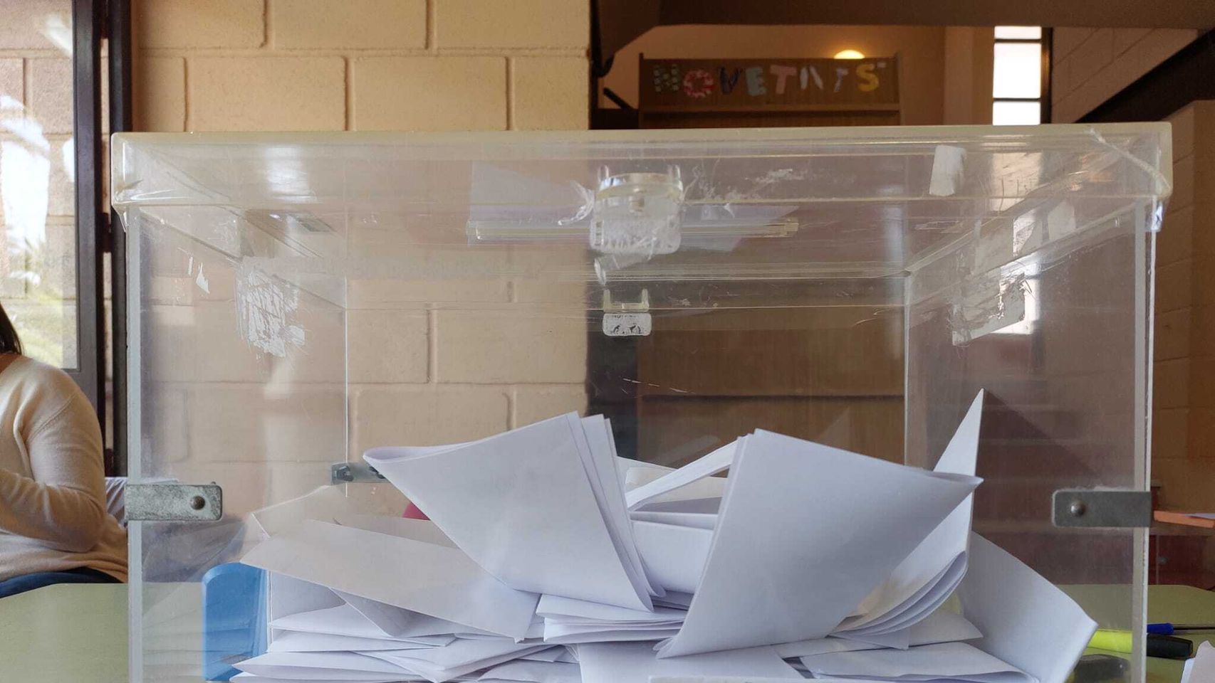 Una de las urnas de votaciones