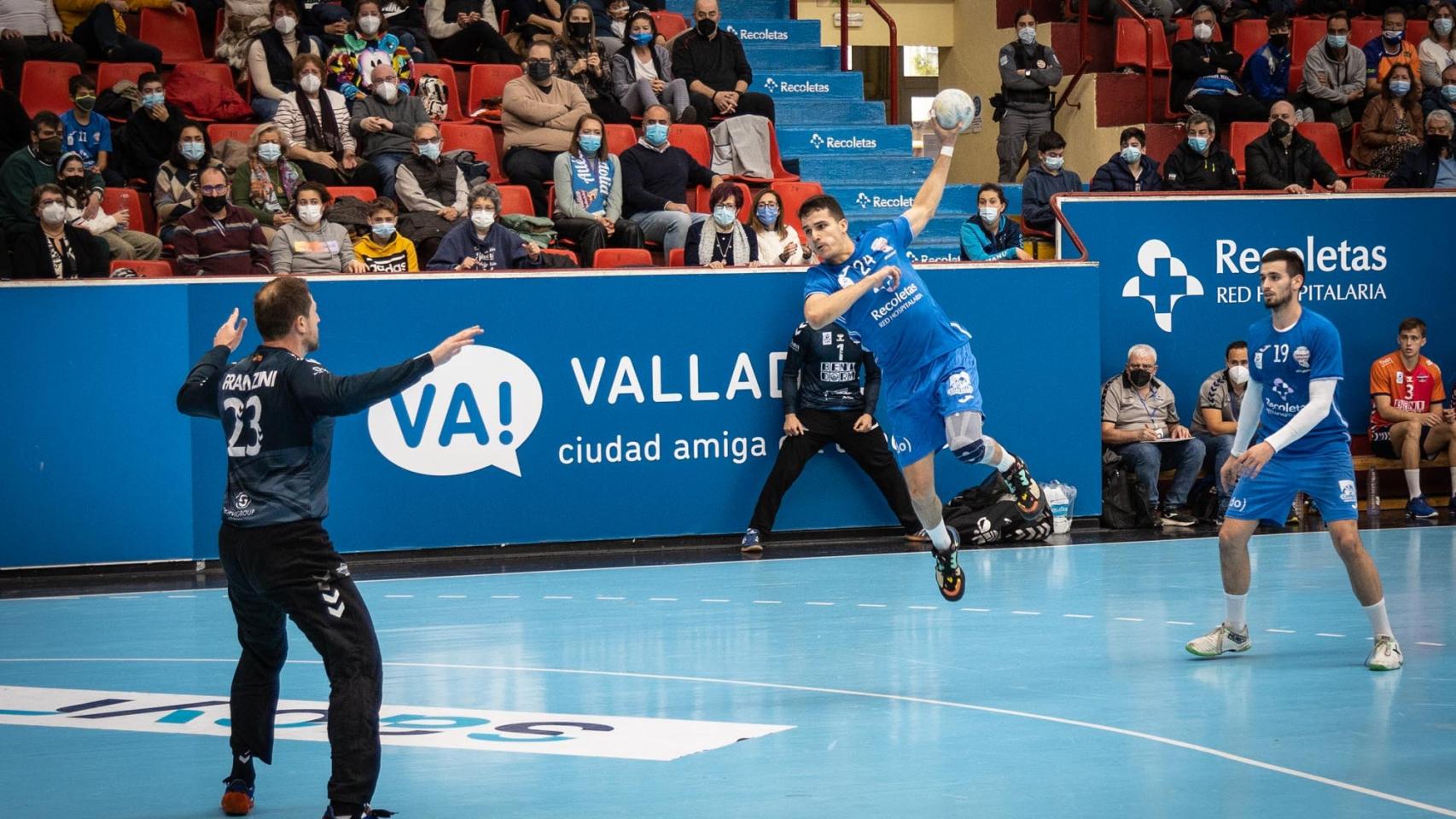 Jorge Serrano en un partido contra el Benidorm