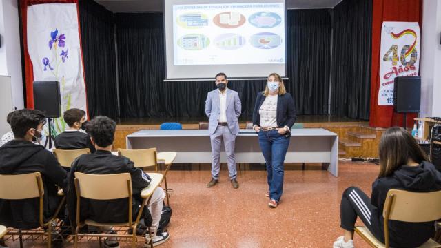 Más de 11.000 jóvenes participan en las jornadas de educación financiera de Unicaja