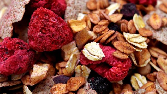 Cereales y frutas son carbohidratos, pero no tienen los mismos efectos en la nutrición.