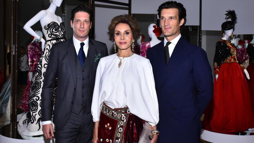 Naty Abascal, junto a sus hijos Rafael (d) y Luis (i), en una imagen de archivo.