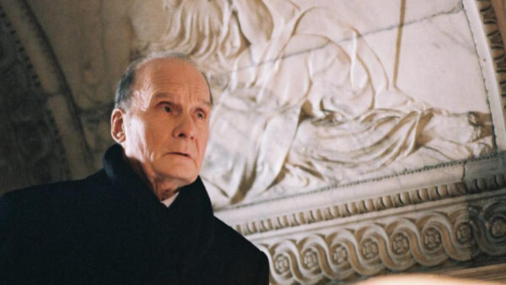 Michel Bouquet, interpretando al presidente francés Mitterrand.