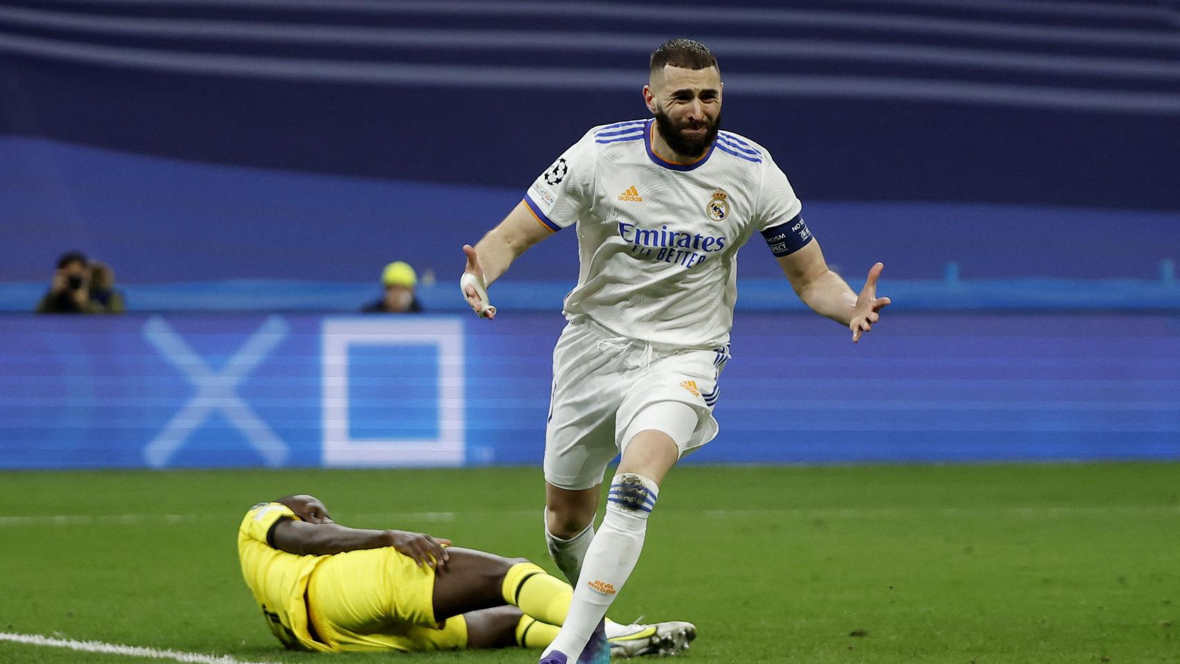 Karim Benzema celebra el gol del Real Madrid al Chelsea en la prórroga