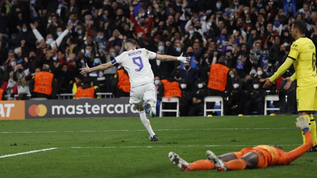 Karim Benzema celebra el gol del Real Madrid al Chelsea en la prórroga