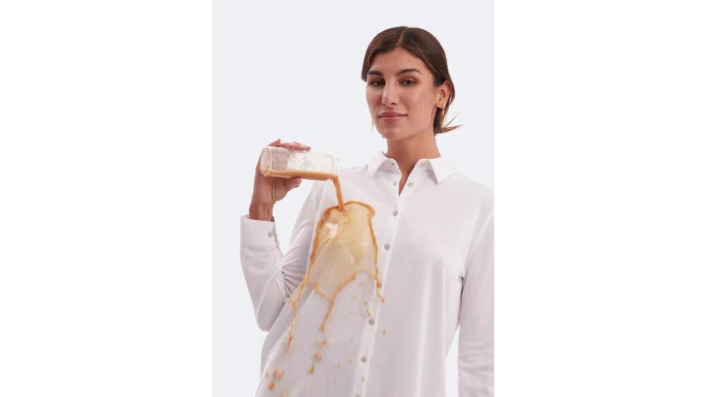 Camisa antiarrugas y anti manchas blanca