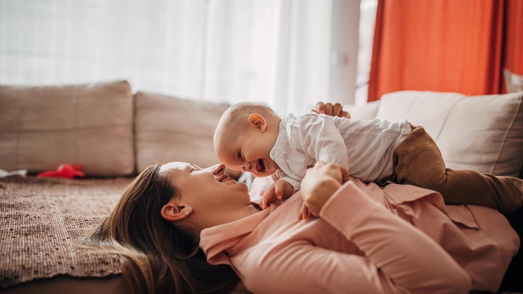 Un juzgado de Bilbao reconoce a una madre soltera el derecho a sumar los permisos de maternidad y paternidad