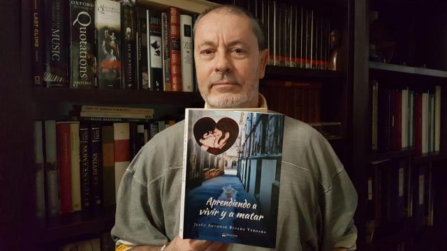 Autor de Aprendiendo a vivir y a matar.