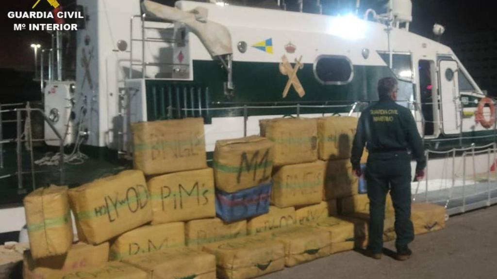 Los 26 fardos encontrados por la Guardia Civil de Alicante.