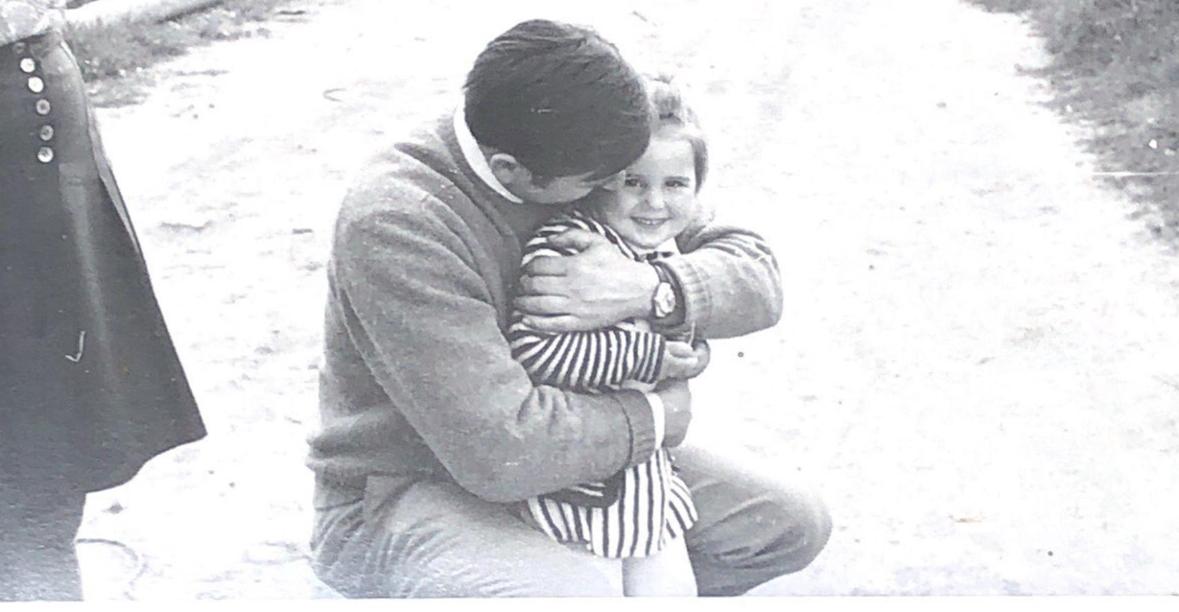 Reyes, en una foto con su padre.