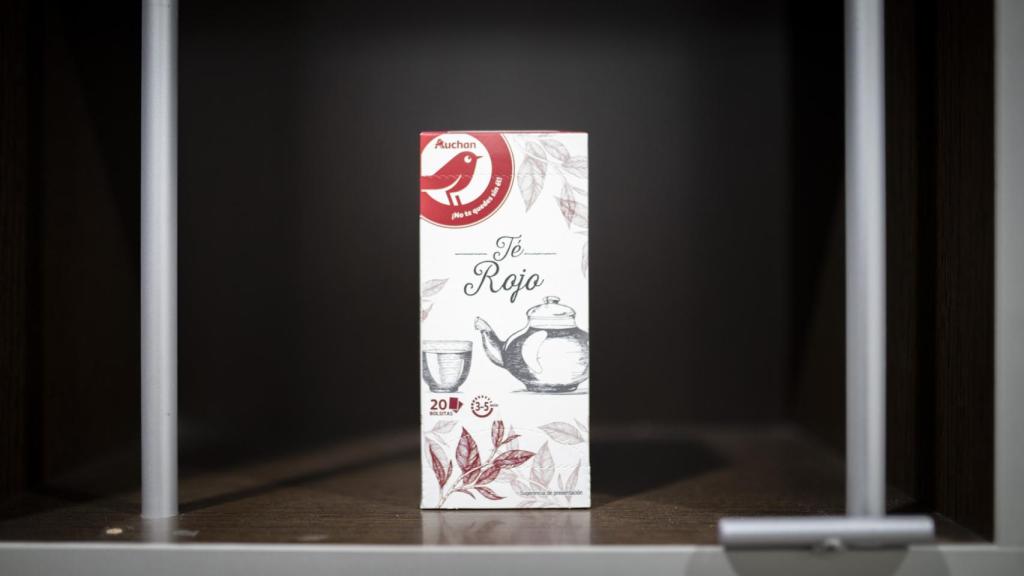 La caja de té rojo de Auchan, la marca blanca de Alcampo.