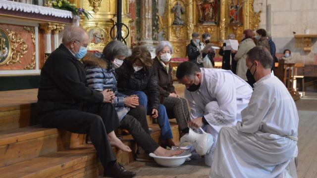 Lavatorio de pies en la iglesia de Santiago Apostol de Cigales