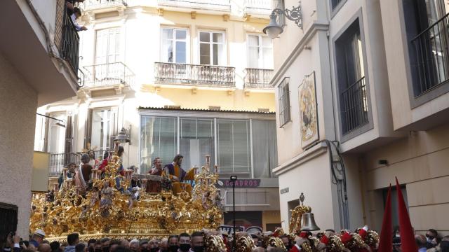 La cofradía de la Cena, a su paso por calle Fajardo.