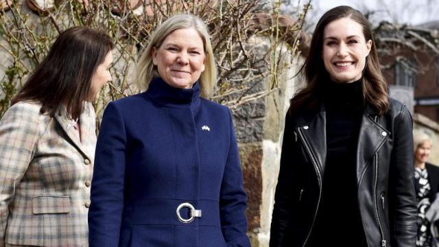 Las ministras de Suecia y Finlandia, Magdalena Andersson y Sanna Marin, en su reunión de este miércoles en Estocolmo.