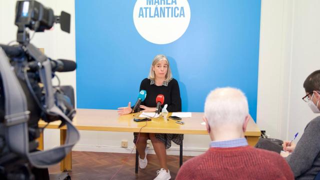 La portavoz de Marea Atlántica, María García, en rueda de prensa.