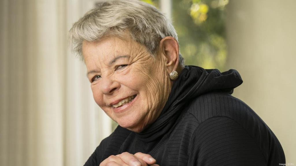 Phyllis Gardner, profesora de Elizabeth Holmes