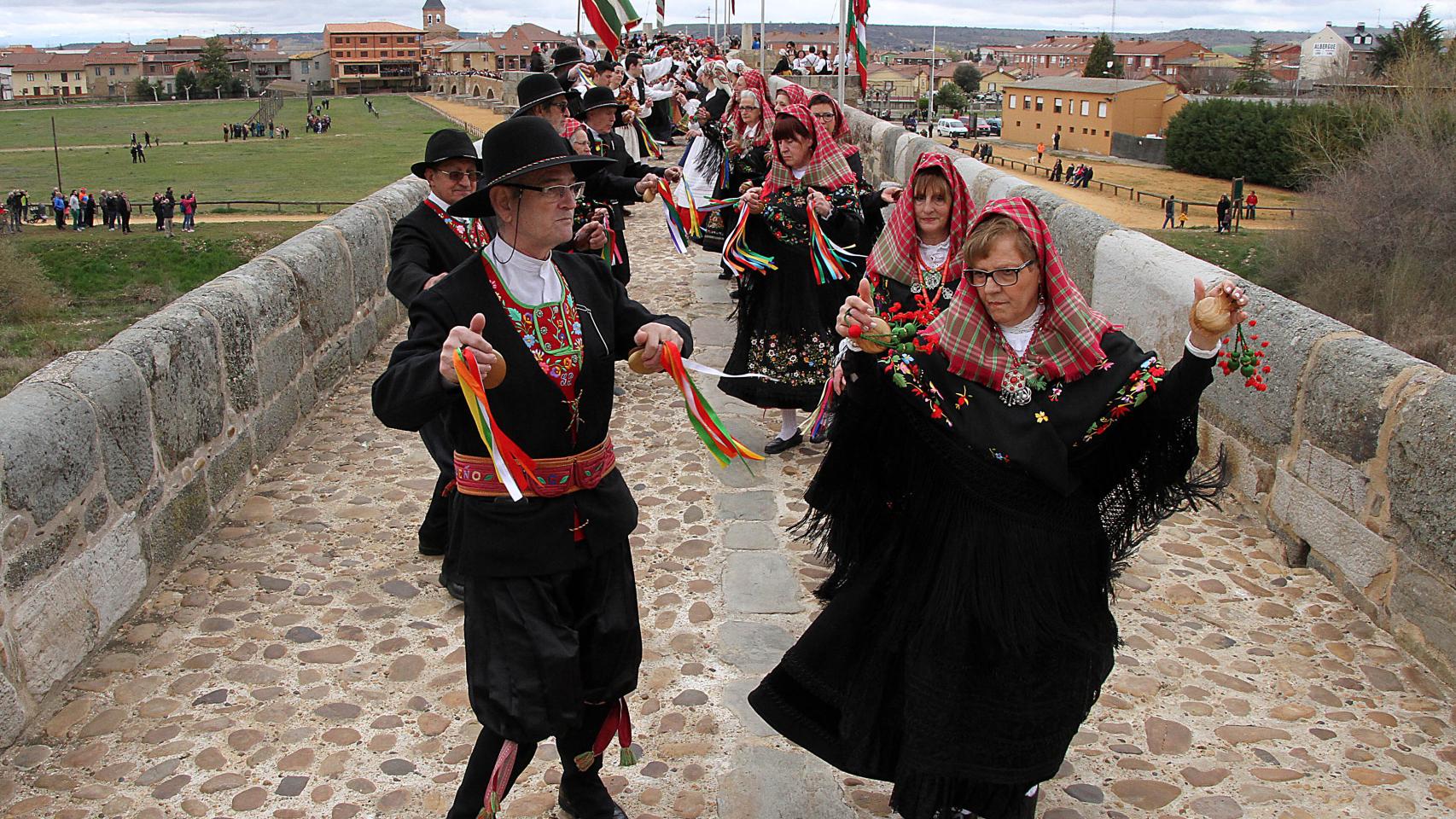 Las jotas, de gran arraigo e importancia histórica en Castilla y León