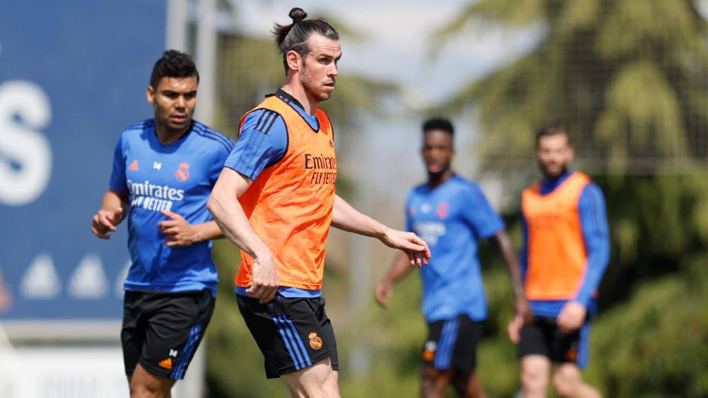 Gareth Bale controlando un balón