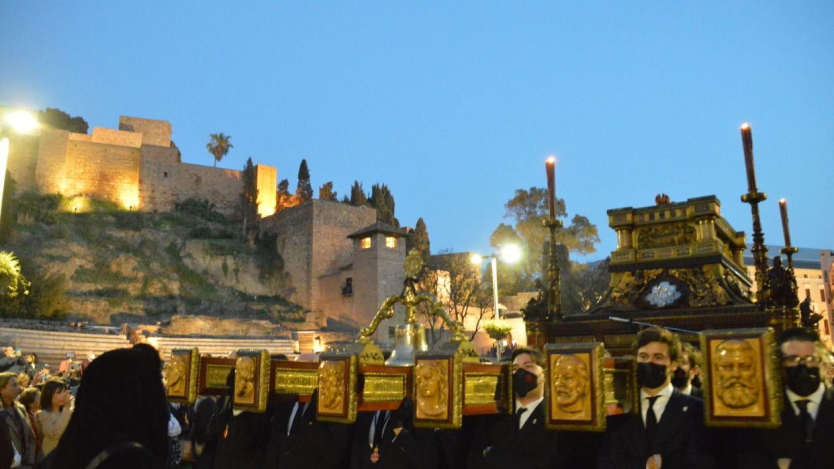 El Santo Sepulcro, frente a la Alcazaba el Viernes Santo de Málaga