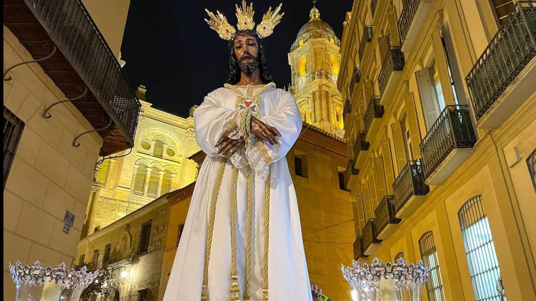 El Cautivo paseando por las calles de Málaga. EFE.