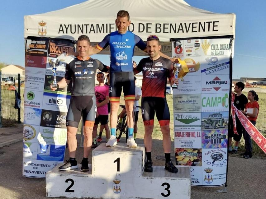 Uno de los podium de la carrera BTT Benavente.