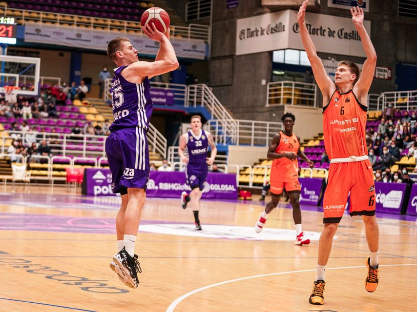 86-77: Triunfo vital y coral.