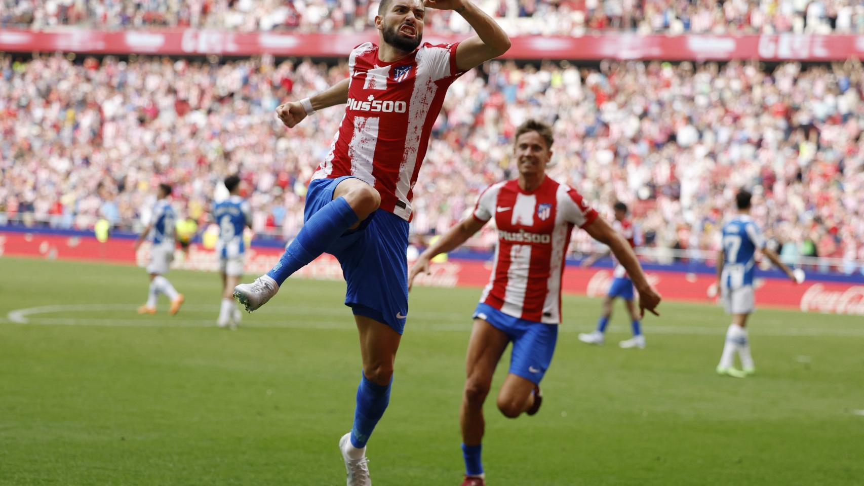 Yannick Carrasco celebra su gol de penalti