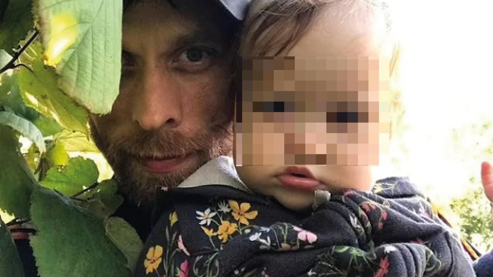 Daniel Auster y su hija Ruby , de 10 meses.