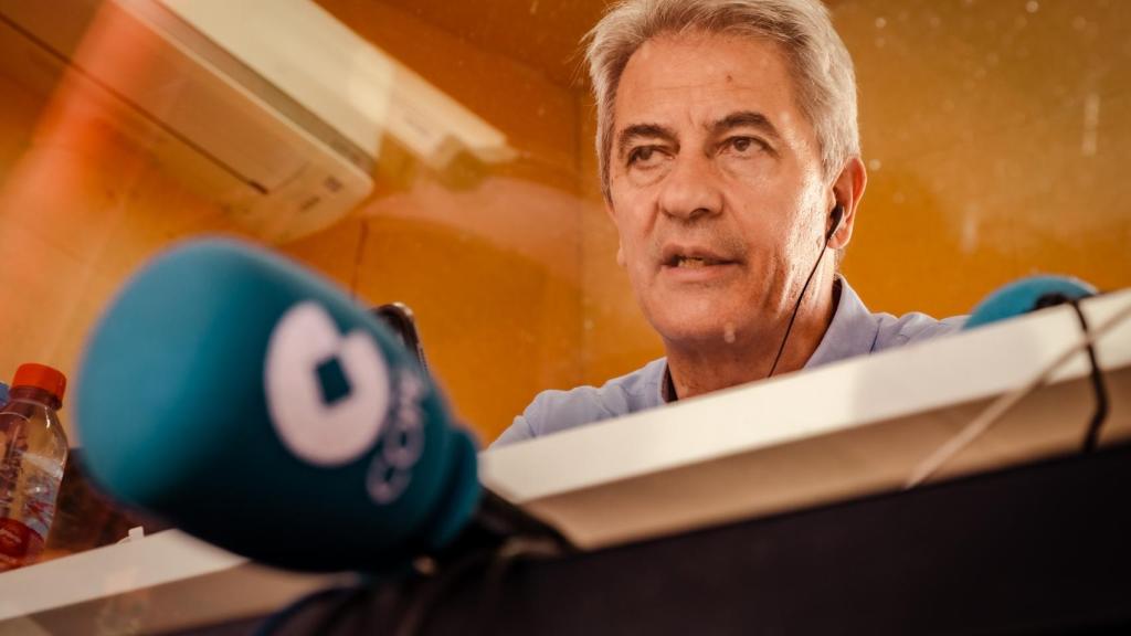 Lama en su cabina