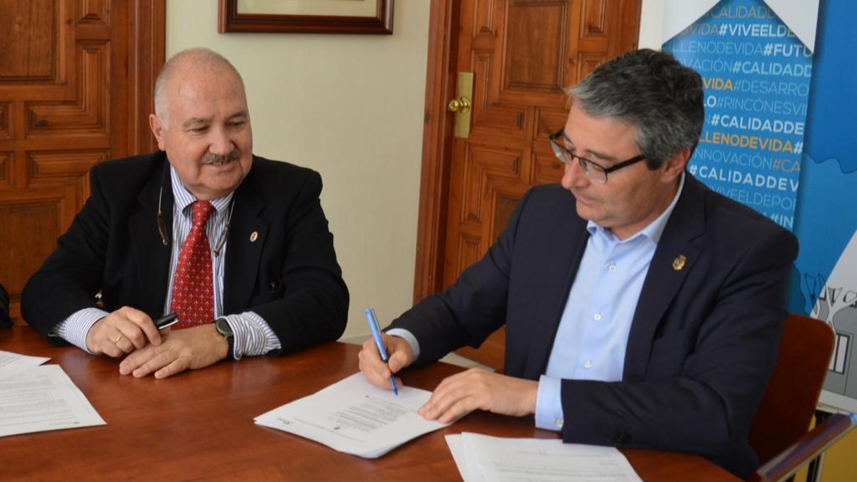 El alcalde de Rincón y el concejal de Hacienda.
