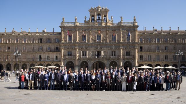 Firma del manifiesto en Salamanca en defensa de las conexiones ferroviarias
