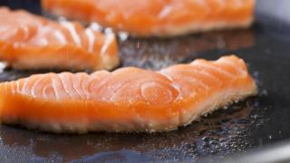 Salmón, fuente de omega-3.