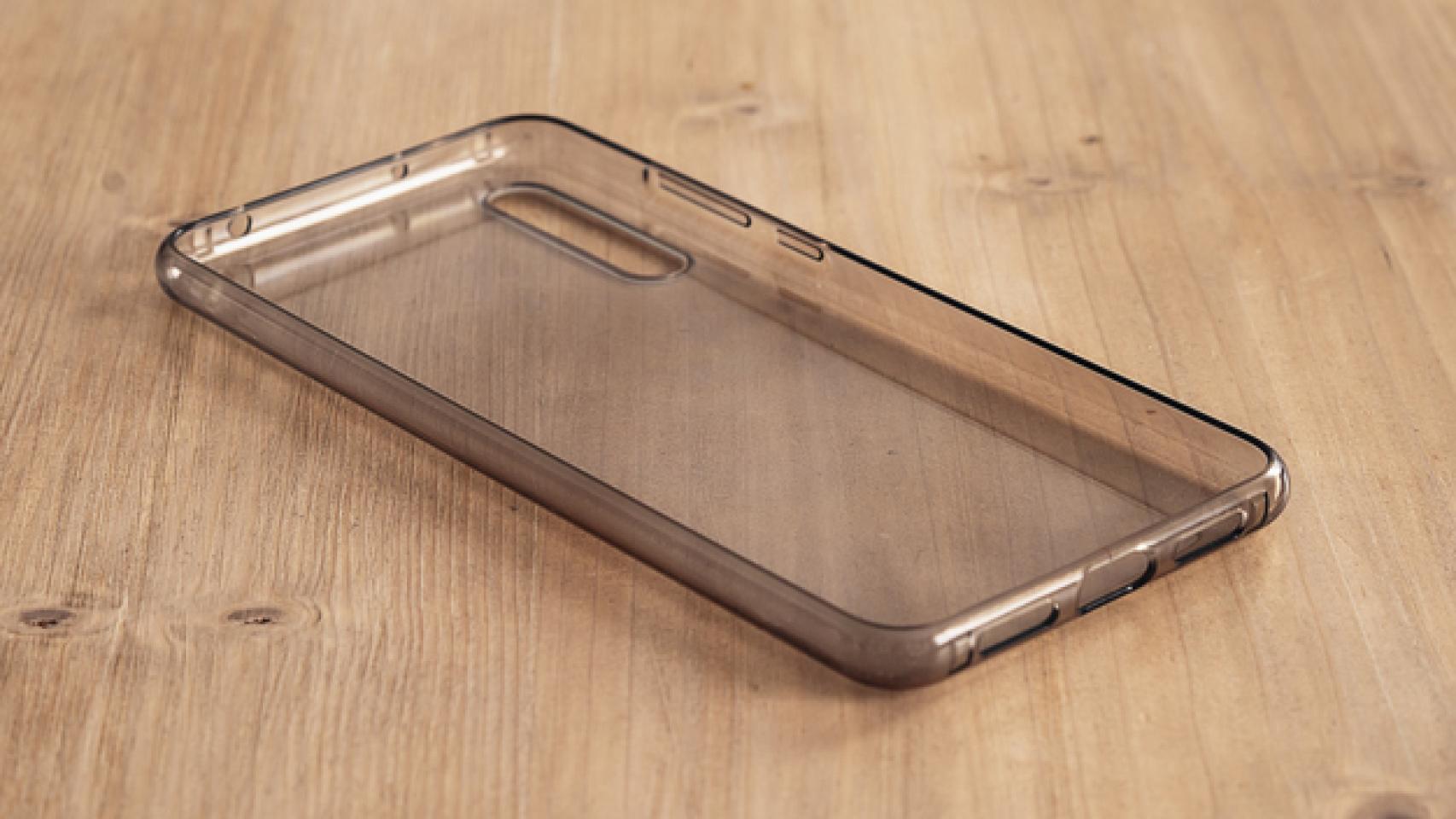 Di adiós al tono amarillo de la funda transparente de tu móvil