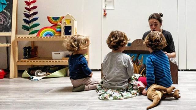 Irene Montero junto a sus tres hijos, Leo, Manuel y Aitana.