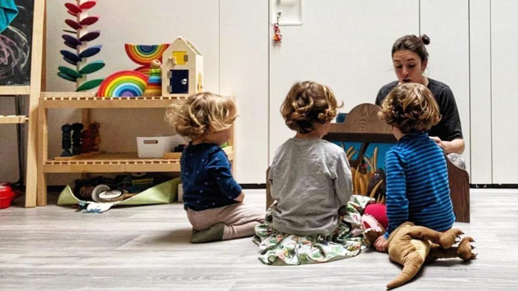 Irene Montero, junto a sus tres hijos.