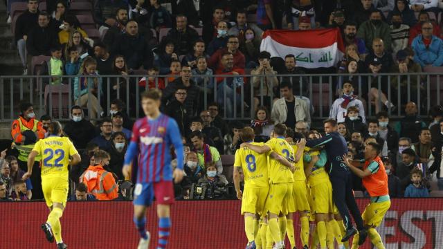 Piña de los jugadores del Cádiz para celebrar el gol de Lucas Pérez