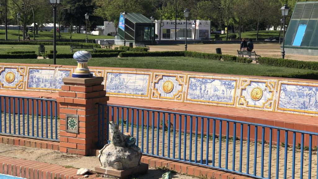 Imagen de la popular fuente de los patos de Talavera, con diversos destrozos