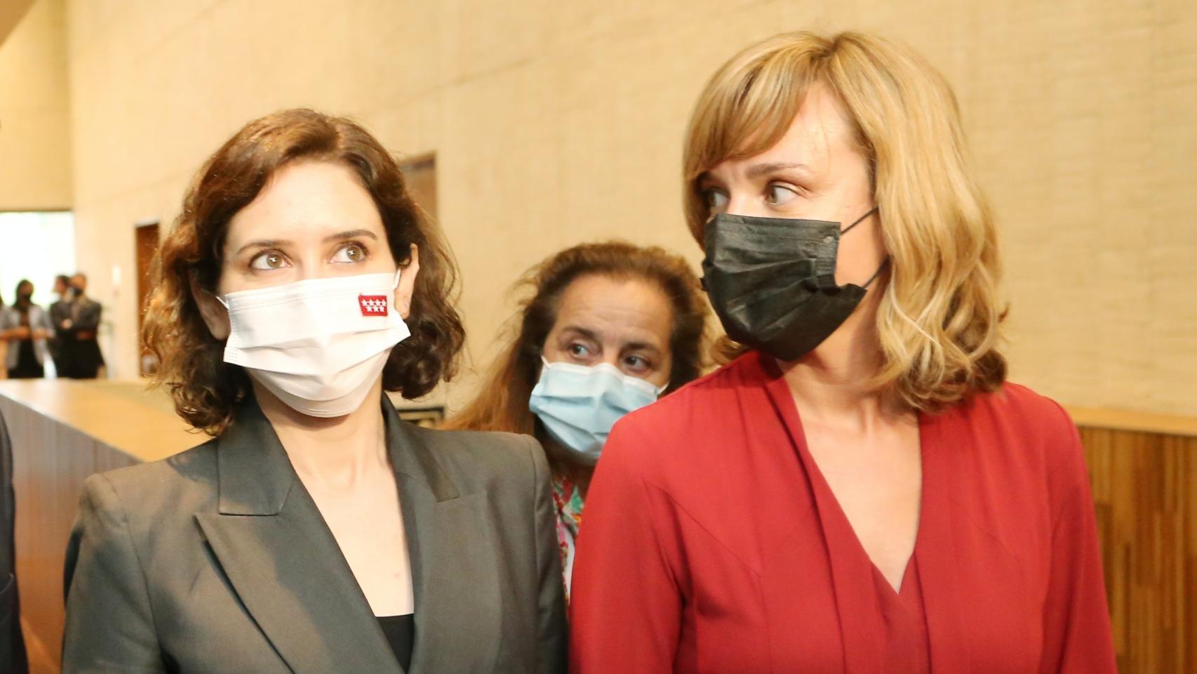 La ministra de Educación, Pilar Alegría, junto al presidente de la Junta, Alfonso Fernández Mañueco, y la presidenta madrileña, Isabel Díaz Ayuso. / ICAL